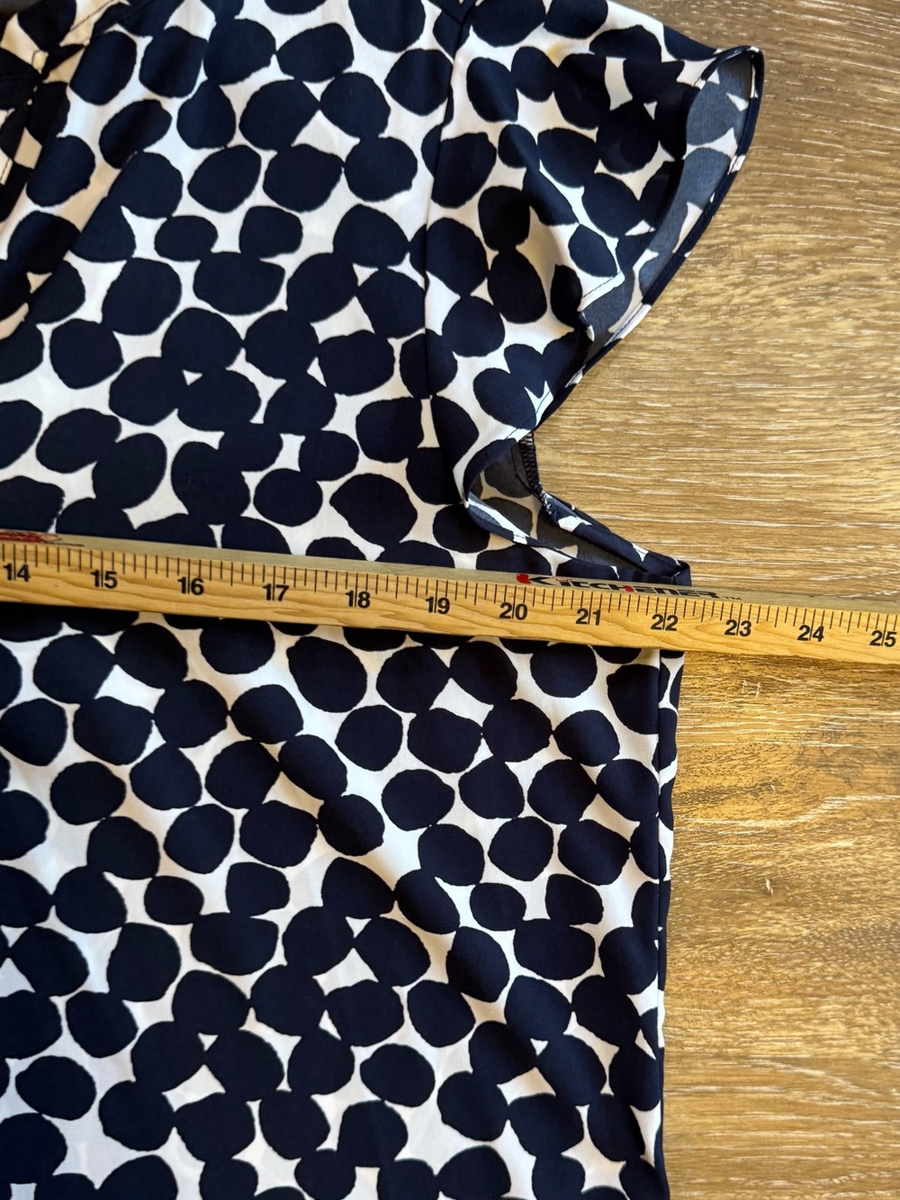 Calvin Klein Women's Navy and White Dot V-Neck Flutter Sleeve Top XL - Picture 7 of 11